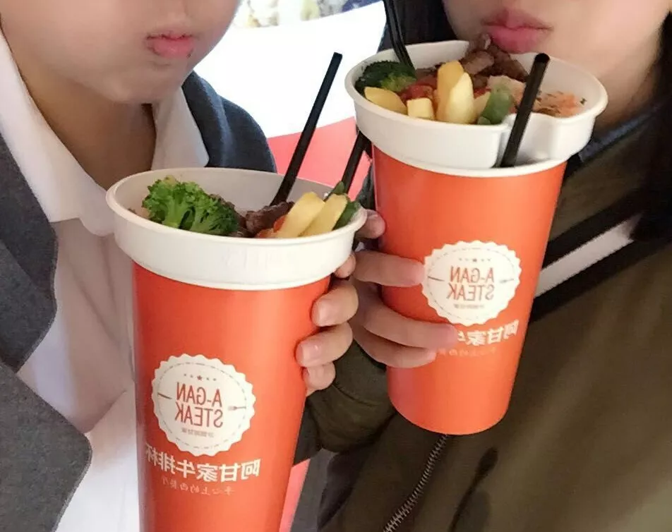 為什么你不看好的“牛排杯”項(xiàng)目，這家11平小店卻可以日營過萬？
